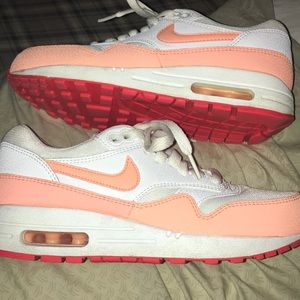 salmon pink nike shoes